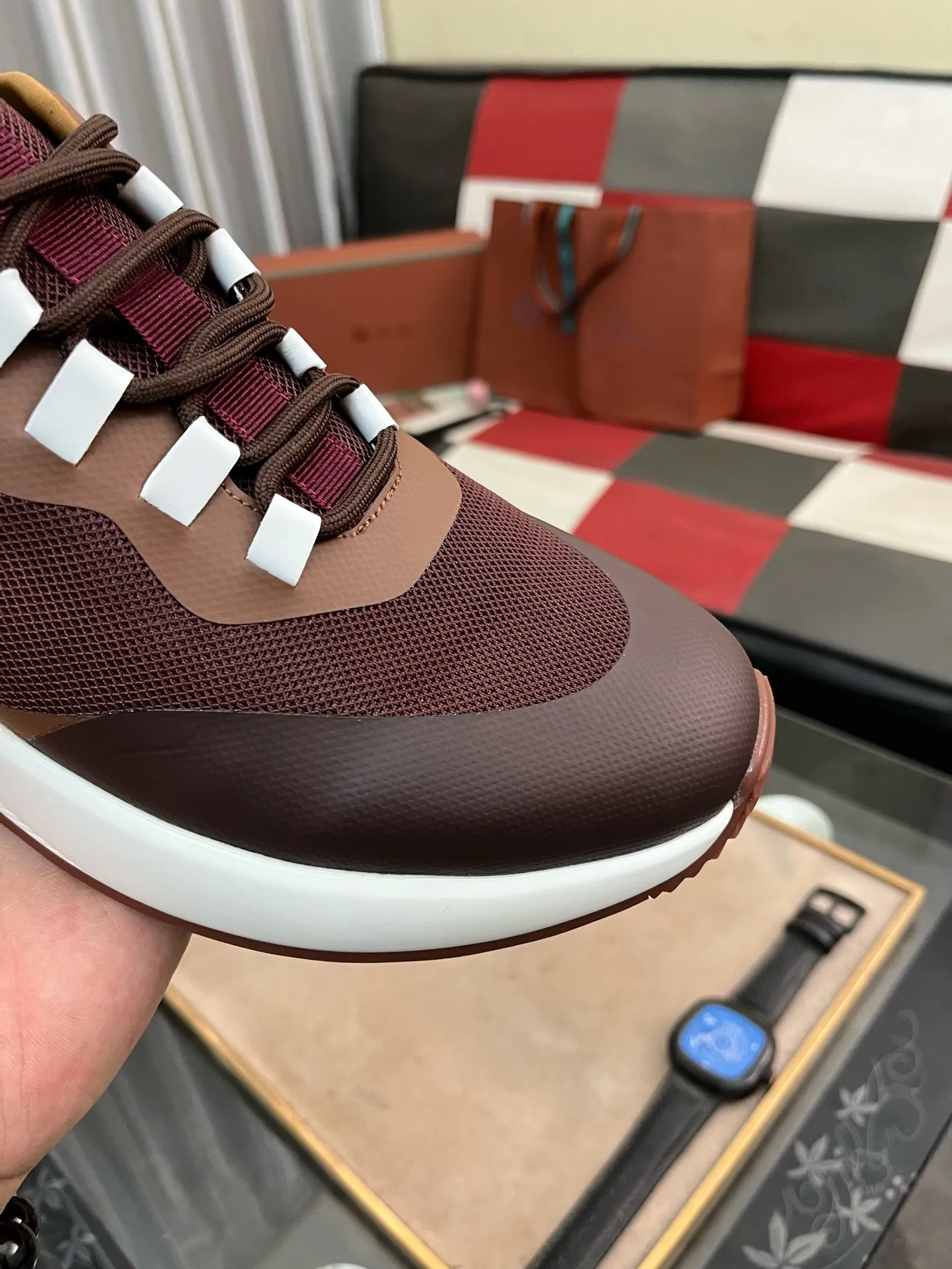 Men's men's shoes💰560⌚️⌚️LoroPiana/Noyo Piana WeekendWalk men's new thick-soled sports shoes, LP lace-up casual shoes that are as comfortable as clouds! The upper is made of cowhide leather, highlighting the sporty style. The lightweight sole adds a touch of modernity to the shoe. Counter original box packaging with dust bag!  Size: 38-449️⃣Colors available